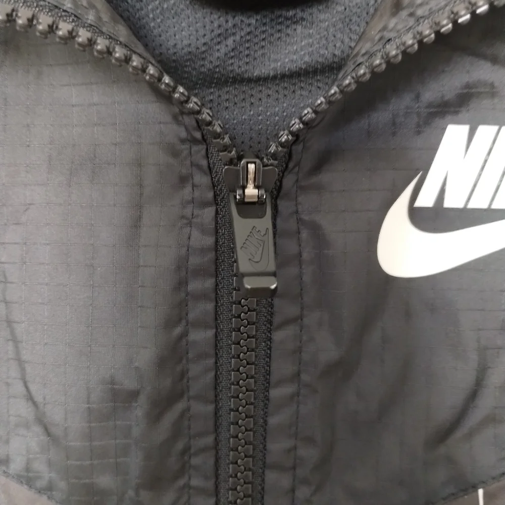 Nike Boys Jacket Size XS Black Lime Green zip up hooded Lightweight